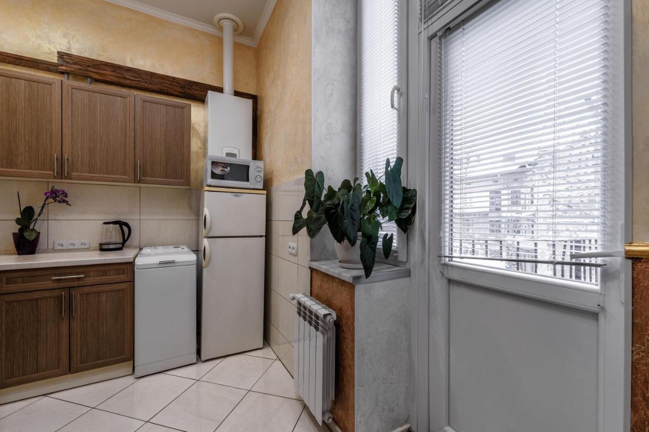 Apartamenty Polytehnichna Str. リヴィウ エクステリア 写真